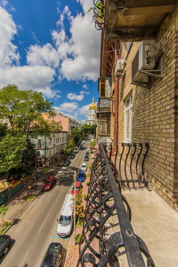 2х-кімнатна на майдані незалежності Apartment *